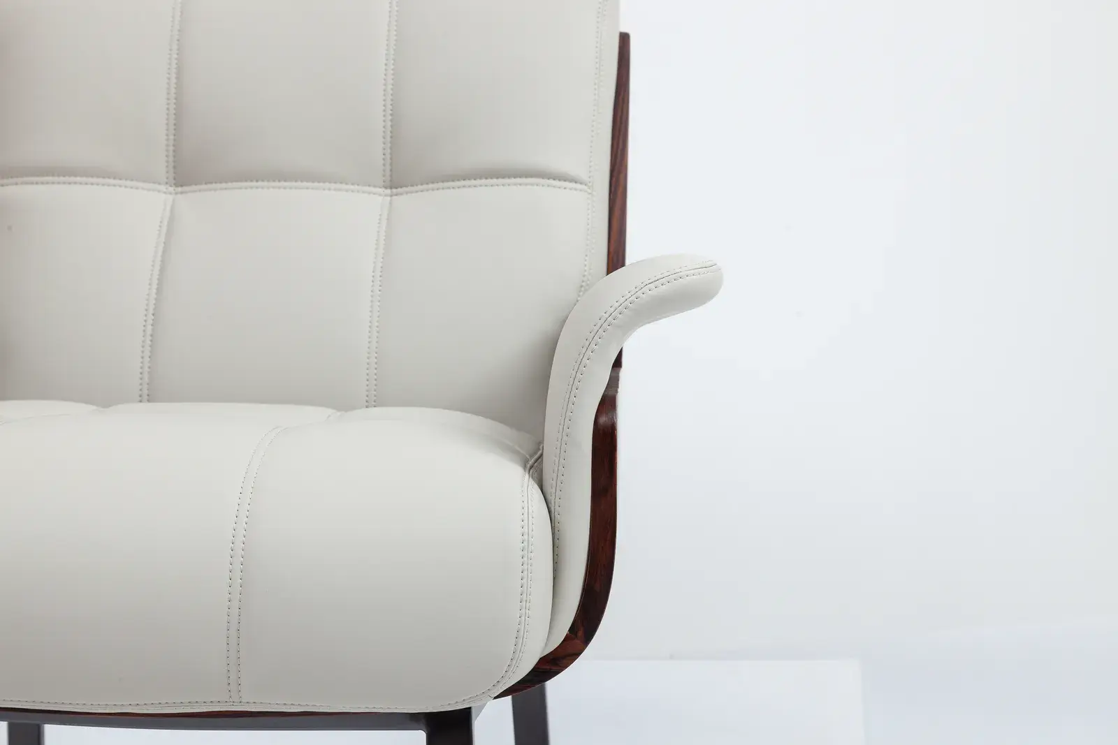 SAR01 Leather Armchair — detail view