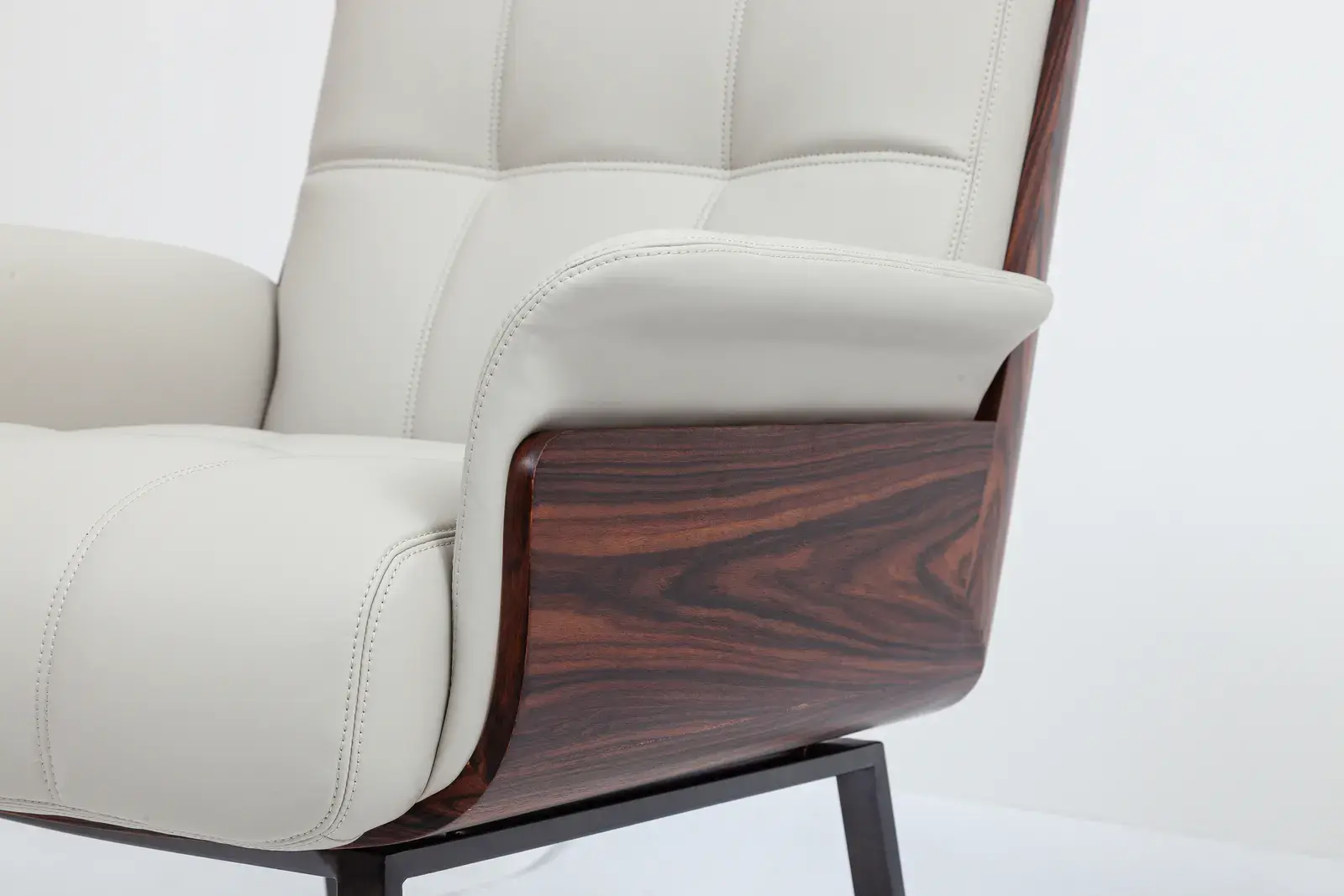 SAR01 Leather Armchair — lifestyle