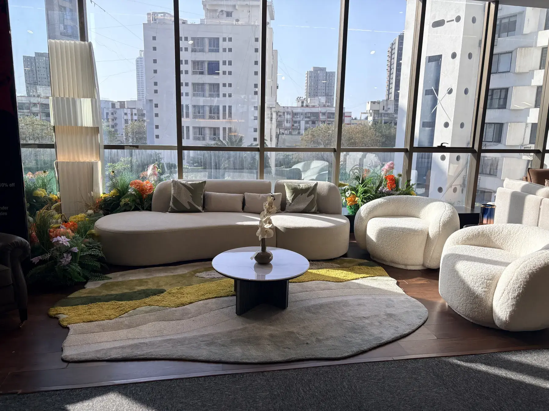 SOISU showroom — wide view of the Prabhadevi flagship